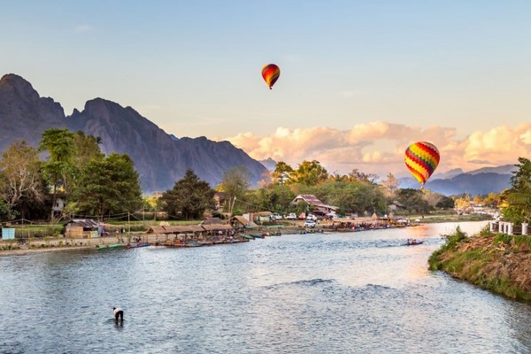 Day 4: Ban Tha Heua – Vang Vieng – Kayaking experience