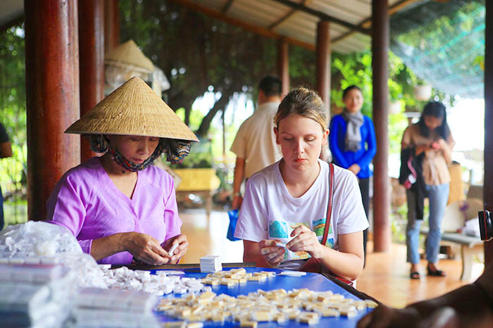 Ben Tre coconut candy factory